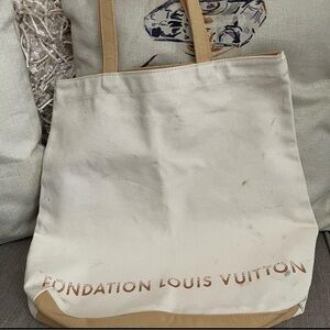 COA⭐️LOUIS VUITTON Foundation(Fondation)white canvas tote bag🍂UNISEX💯Authentic